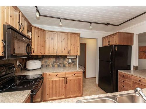 35 Lakeview Drive, Rural Ponoka County, AB - Indoor Photo Showing Kitchen With Double Sink