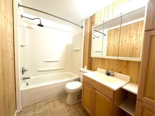 4804D 54 Avenue, Camrose, AB - Indoor Photo Showing Bathroom