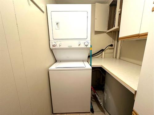 4804D 54 Avenue, Camrose, AB - Indoor Photo Showing Laundry Room