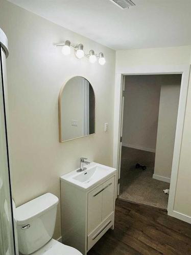 5829 Park Street, Blackfalds, AB - Indoor Photo Showing Bathroom