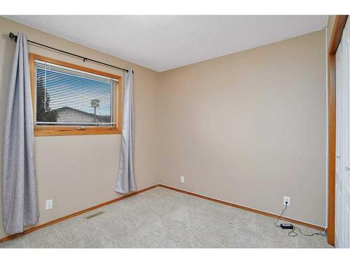 4 Willow Springs Crescent, Sylvan Lake, AB - Indoor Photo Showing Other Room