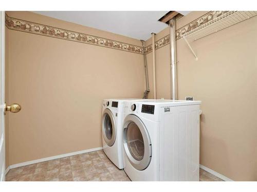 4 Willow Springs Crescent, Sylvan Lake, AB - Indoor Photo Showing Laundry Room
