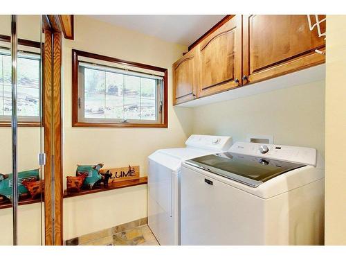 138-36240 Range Road 250, Rural Red Deer County, AB - Indoor Photo Showing Laundry Room