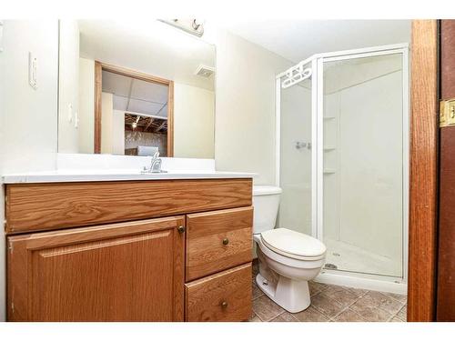 35 Davison Drive, Red Deer, AB - Indoor Photo Showing Bathroom