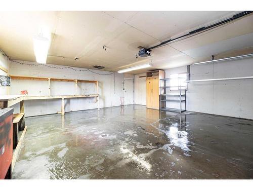 35 Davison Drive, Red Deer, AB - Indoor Photo Showing Garage
