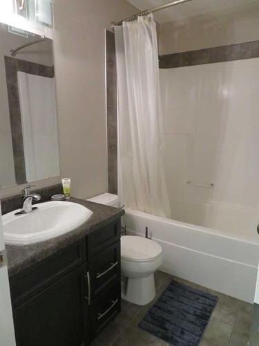 7501 115 Street, Grande Prairie, AB - Indoor Photo Showing Bathroom