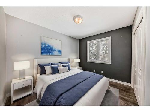 423062 Range Road 243, Rural Ponoka County, AB - Indoor Photo Showing Bedroom