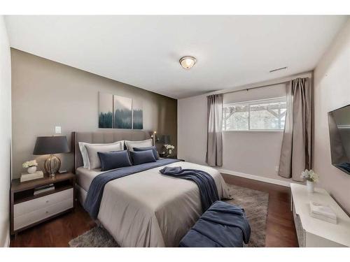 423062 Range Road 243, Rural Ponoka County, AB - Indoor Photo Showing Bedroom