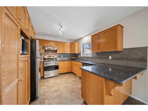 43 Bruns Crescent, Lacombe, AB - Indoor Photo Showing Kitchen