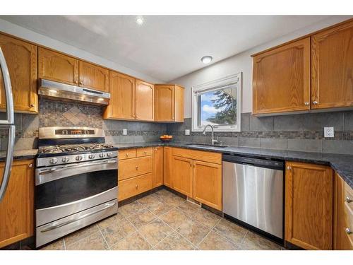 43 Bruns Crescent, Lacombe, AB - Indoor Photo Showing Kitchen With Stainless Steel Kitchen