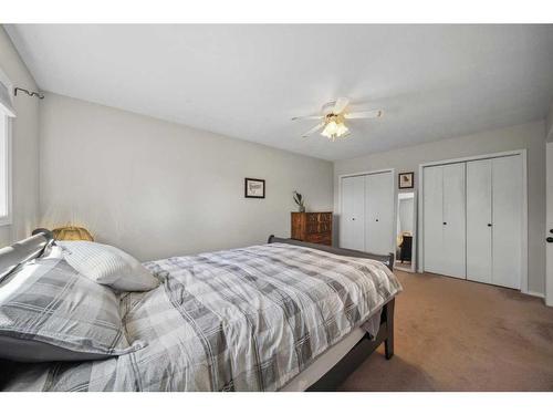43 Bruns Crescent, Lacombe, AB - Indoor Photo Showing Bedroom