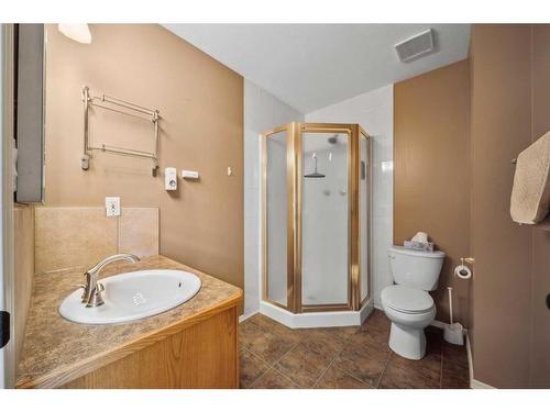 43 Bruns Crescent, Lacombe, AB - Indoor Photo Showing Bathroom