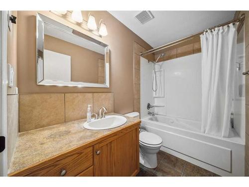43 Bruns Crescent, Lacombe, AB - Indoor Photo Showing Bathroom