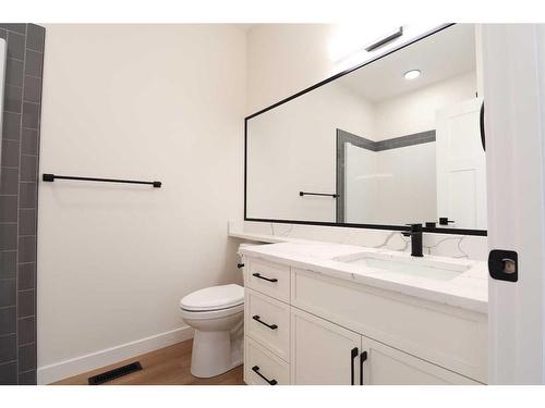 472 Timberlands Drive, Red Deer, AB - Indoor Photo Showing Bathroom