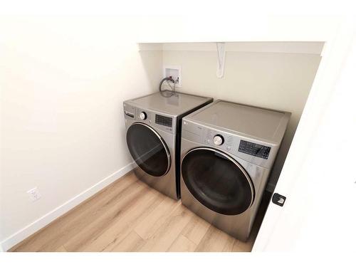 472 Timberlands Drive, Red Deer, AB - Indoor Photo Showing Laundry Room