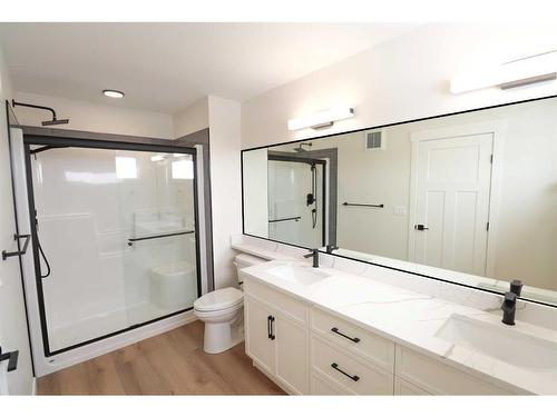 472 Timberlands Drive, Red Deer, AB - Indoor Photo Showing Bathroom