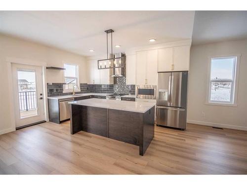 472 Timberlands Drive, Red Deer, AB - Indoor Photo Showing Kitchen With Stainless Steel Kitchen With Upgraded Kitchen