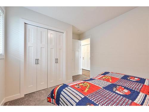 98 Truant Crescent, Red Deer, AB - Indoor Photo Showing Bedroom
