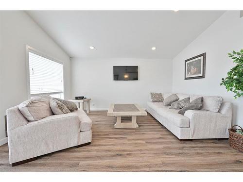 98 Truant Crescent, Red Deer, AB - Indoor Photo Showing Living Room