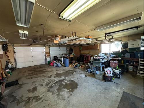 6115 51 Avenue, Stettler, AB - Indoor Photo Showing Garage