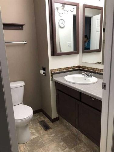 15 Hillside Crescent, Swan Hills, AB - Indoor Photo Showing Bathroom