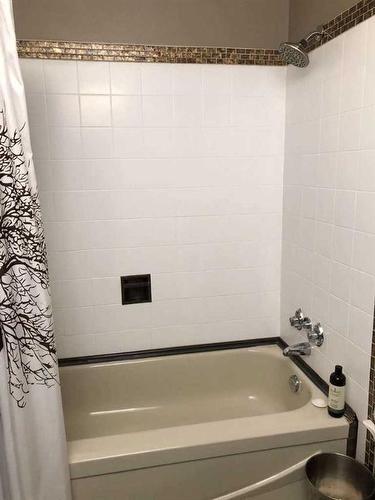 15 Hillside Crescent, Swan Hills, AB - Indoor Photo Showing Bathroom