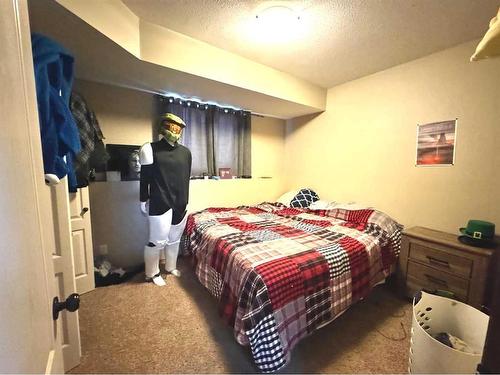 6022 Orr Drive, Red Deer, AB - Indoor Photo Showing Bedroom
