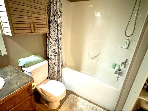 6022 Orr Drive, Red Deer, AB - Indoor Photo Showing Bathroom