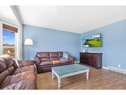 4501 46A Street Crescent, Innisfail, AB - Indoor Photo Showing Living Room