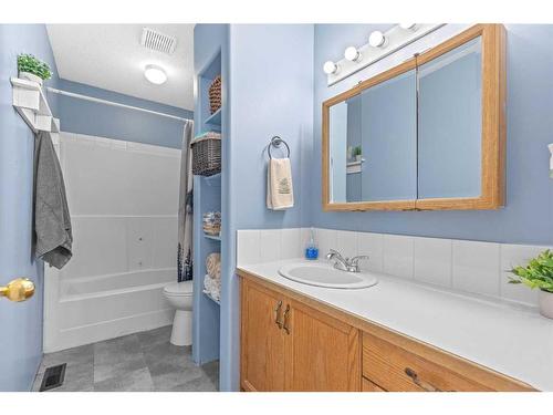 4501 46A Street Crescent, Innisfail, AB - Indoor Photo Showing Bathroom