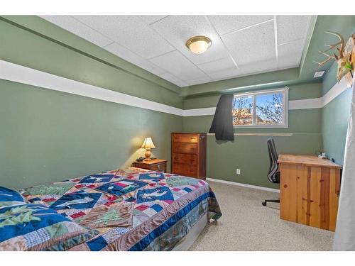 4501 46A Street Crescent, Innisfail, AB - Indoor Photo Showing Bedroom