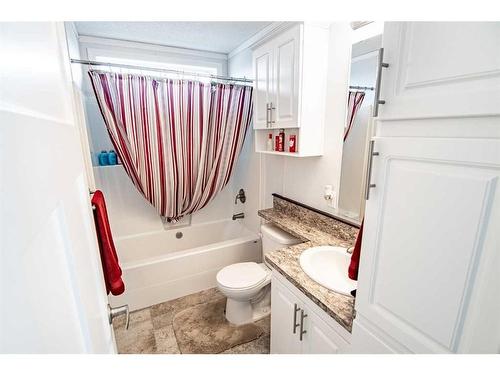 134-41019 Range Road 11, Rural Lacombe County, AB - Indoor Photo Showing Bathroom