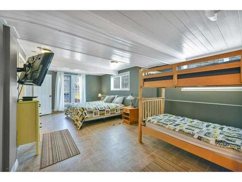 27 Parkland Crescent, Parkland Beach, AB - Indoor Photo Showing Bedroom