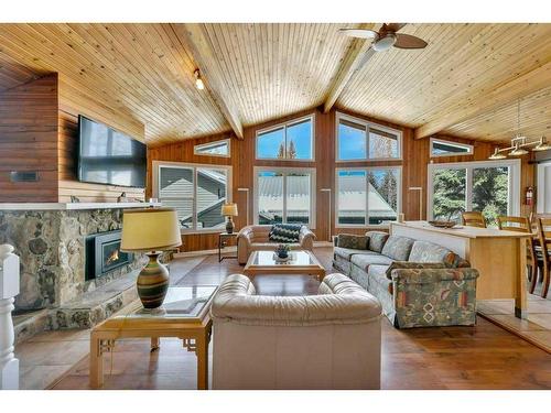 27 Parkland Crescent, Parkland Beach, AB - Indoor Photo Showing Living Room With Fireplace