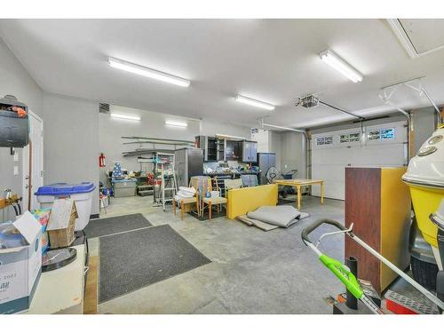 27 Parkland Crescent, Parkland Beach, AB - Indoor Photo Showing Garage