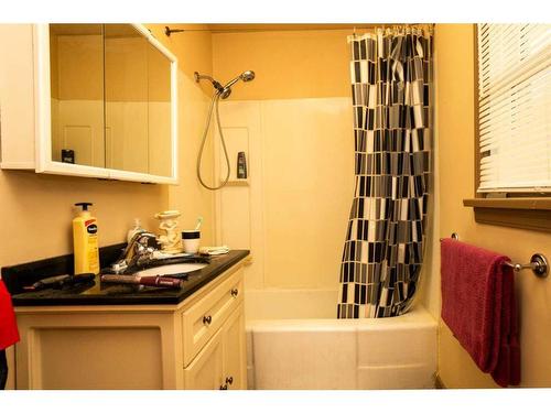 4626 37 Street, Red Deer, AB - Indoor Photo Showing Bathroom