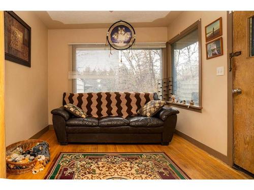 4626 37 Street, Red Deer, AB - Indoor Photo Showing Living Room