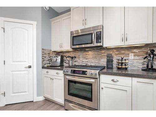 359 Webster Drive, Red Deer, AB - Indoor Photo Showing Kitchen With Upgraded Kitchen