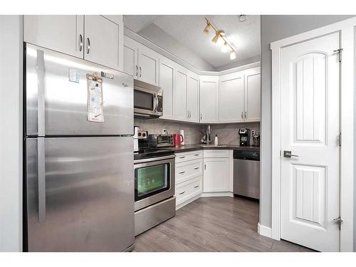 359 Webster Drive, Red Deer, AB - Indoor Photo Showing Kitchen With Stainless Steel Kitchen