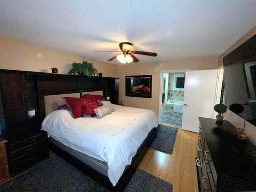 252 7 Street West, Cardston, AB - Indoor Photo Showing Bedroom