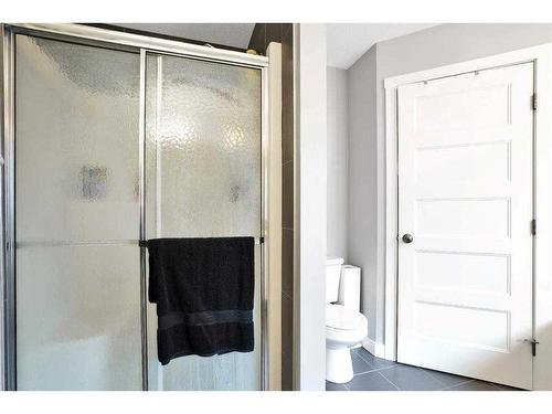 155 Morris Court, Blackfalds, AB - Indoor Photo Showing Bathroom