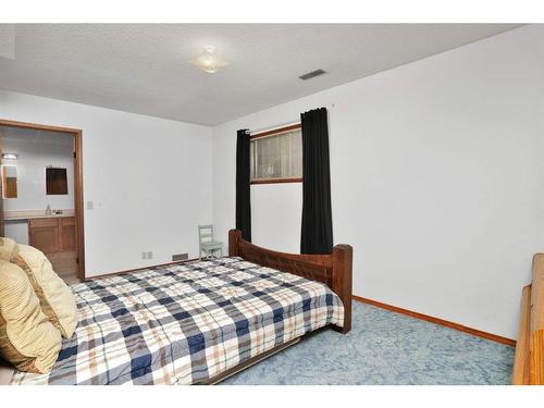 25 Everdell Drive, Rural Clearwater County, AB - Indoor Photo Showing Bedroom