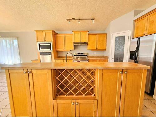 609 11 Avenue Sw, Slave Lake, AB - Indoor Photo Showing Kitchen With Stainless Steel Kitchen