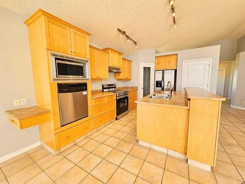 609 11 Avenue Sw, Slave Lake, AB - Indoor Photo Showing Kitchen With Stainless Steel Kitchen With Double Sink