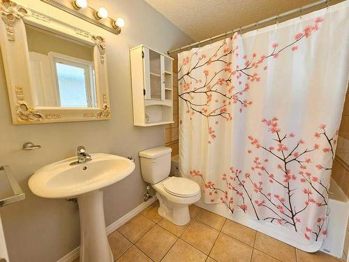 609 11 Avenue Sw, Slave Lake, AB - Indoor Photo Showing Bathroom