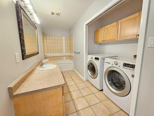 609 11 Avenue Sw, Slave Lake, AB - Indoor Photo Showing Laundry Room