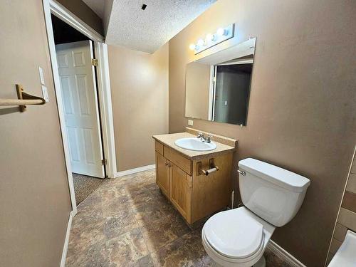 609 11 Avenue Sw, Slave Lake, AB - Indoor Photo Showing Bathroom
