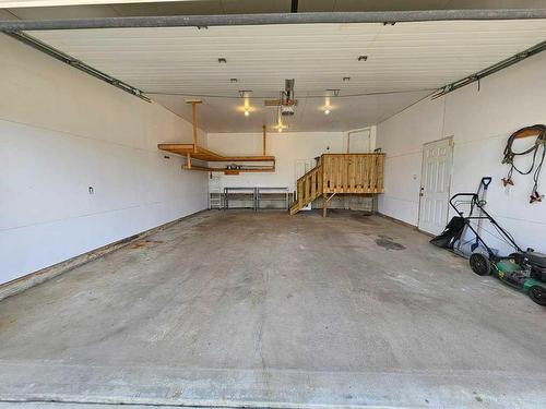 609 11 Avenue Sw, Slave Lake, AB - Indoor Photo Showing Garage