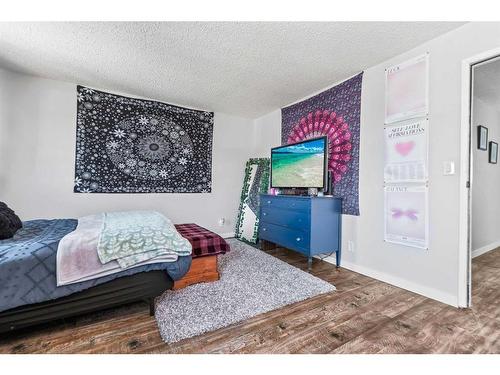 125 Baile Close, Red Deer, AB - Indoor Photo Showing Bedroom