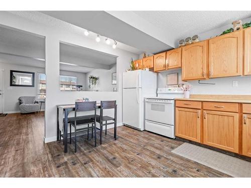 125 Baile Close, Red Deer, AB - Indoor Photo Showing Kitchen